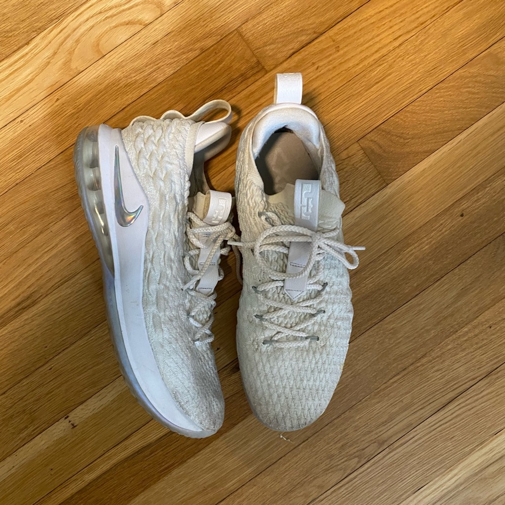 Lebron 15 low
